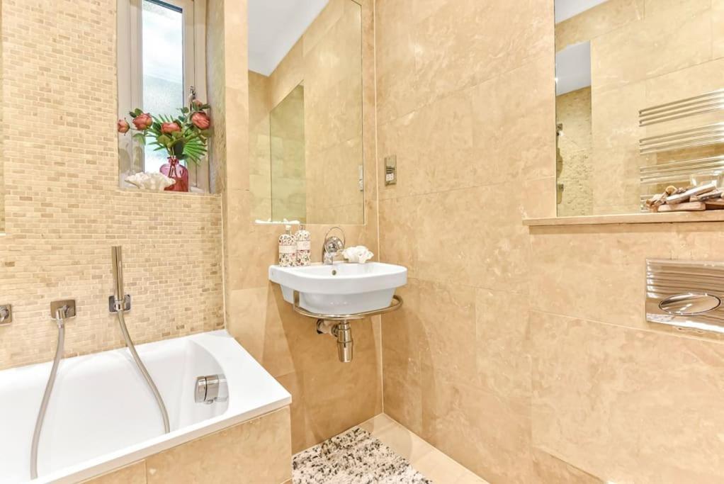 The Holland House Holiday home London